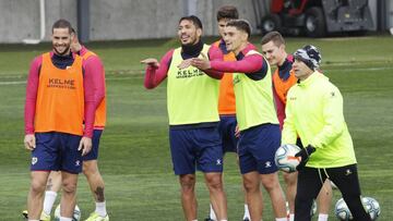 Mario, Ulloa, Velázquez, De Frutos y Paco, en una sesión.