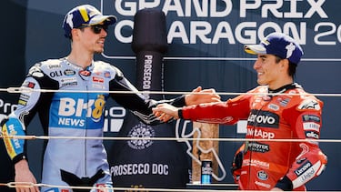 Marc Márquez y Álex Márquez en el podio del Gran Premio de Aragón de MotoGP.