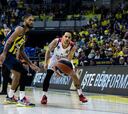 El rey Efes entrega su corona