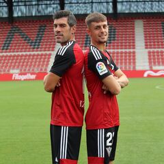 Mendizorroza revive la Segunda con un Mirandés en construcción