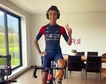 Egan Bernal regresa a la bicicleta, hace rodillo en casa