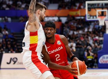 El jugador canadiense Shai Gilgeous-Alexander en acción ante Juancho Hernangómez. 