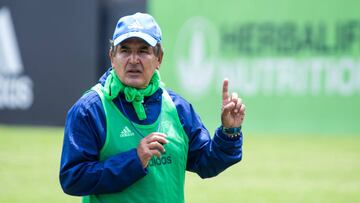Jorge Luis Pinto en el entrenamiento de Millonarios
