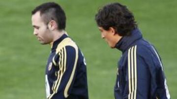 <b>AUSENTES.</b> El defensa del Real Madrid Sergio Ramos y el centrocampista del FC Barcelona Andrés Iniesta no participaron con normalidad en la sesión vespertina del equipo nacional en la Ciudad del Fútbol.