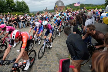 El pelotón durante la primera etapa.