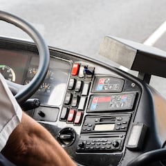 Un conductor de autobús se queda sin gasolina a mitad de trayecto, la empresa le despide y la Justicia dicta sentencia con procedente