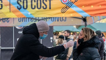 A person has a nasal swab applied for the coronavirus disease (COVID-19) test taken at a mobile testing site in New York, U.S., December 3, 2021. REUTERS/Jeenah Moon