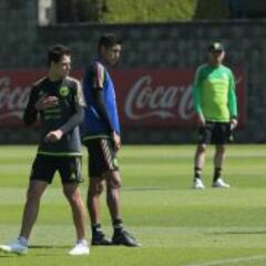 Los aficionados del Chelsea dicen "sí" al Chicharito