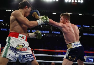 El dominio aplastante de Canelo sobre Chávez Jr. en imágenes