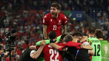 La alegr¨ªa de los georgianos tras derrotar a Portugal.