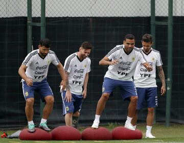 Barcelona 05 Junio 2018, Espaa
Entrenamiento de la Seleccion Argentina en el predio del Barcelona, Joan Gamper.
KUN AGUERO MESSI Y MERCADO
Foto Ortiz Gustavo
