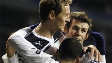 <b>AL FINAL.</b> Lennon dio la victoria al Tottenham en el tiempo añadido.