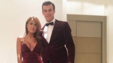 Bale junto a su pareja Emma Rhys-Jones 