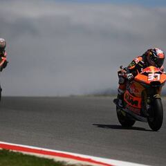 Acosta puede con la presión y con todos sus rivales