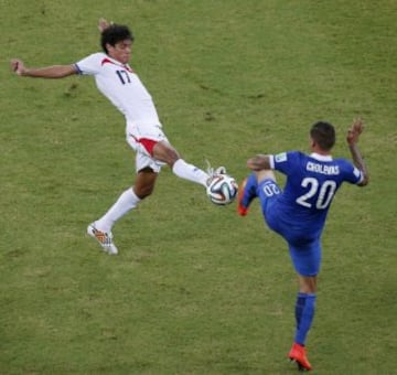 Yeltsin Tejeda y José Holebas.