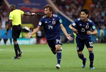 0-2. Takashi Inui celebró el segundo gol.