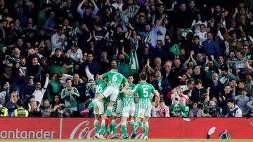 Aficionados del Betis, en el Villamarín.