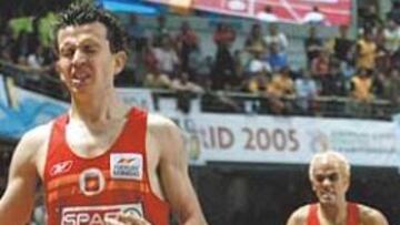 <b>A TOPE COMO EN MADRID. </b>Juan Carlos Higuero, Reyes Estévez y Arturo Casado, en el Europeo de Madrid en pista cubierta, donde fueron segundo, tercero y cuarto.