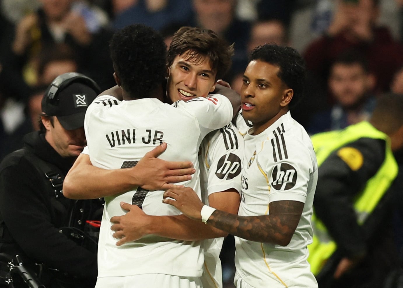 Tres para dos puestos