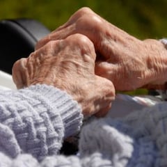 Manola, la hincha del Deportivo de 104 años que superó la COVID-19 como si tuviese quince