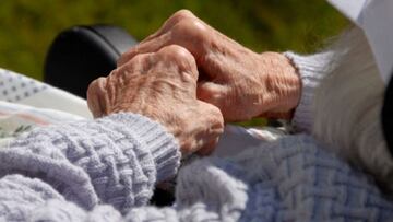 Manola, la hincha del Deportivo de 104 años que superó la COVID-19 como si tuviese quince