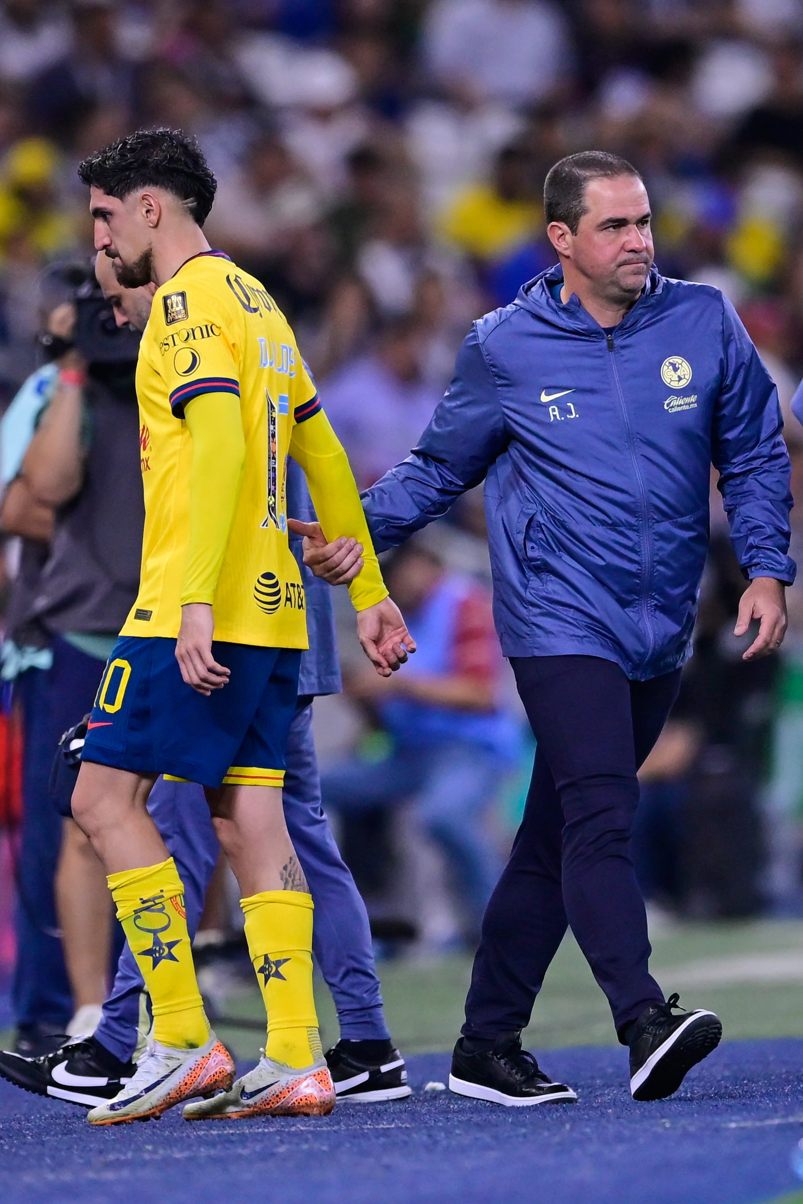 Diego Valdes and Andre Soares Jardine. head coach of America during the 16th round match between Monterrey and America as part of the Liga BBVA MX, Torneo Clausura 2025 at BBVA Bancomer Stadium, on April 16, 2025 in Monterrey, Nuevo Leon, Mexico.