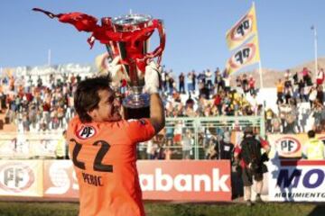 Nicolás Peric tiene dos títulos en su carrera - Argentinos Juniors y Cobresal - y numerosas convocatorias a la Roja entre 2006 y 2014, incluyendo la Copa América del 2007. En 2012 sonó fuerte en Colo Colo pero quedó en nada.