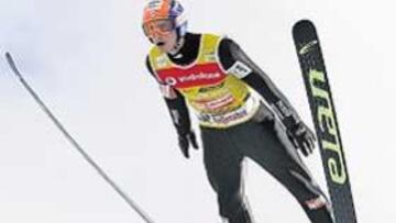 <b>VUELO. </b>Janda voló en el trampolín de Garmisch.