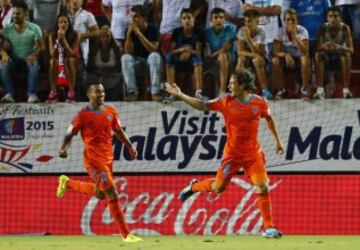 Lucas Orban jugador del Valencia celebrando su gol al Sevilla