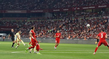Auténtico recital de Mikel Merino. Avanzó con el balón en territorio turco, no vio claro con quién jugar, apostando por finalizar con un zurdazo lejano, colocado a la mismísima escuadra, de nuevo imparable para la estirada de Çakir. Hat-trick esta noche en Konya.