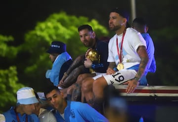 Lionel Messi junto a Nicolás Otamendi. 