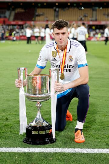 Ha sido el tercer portero esta última temporada tras haber alternado titularidad el año anterior en el Real Madrid Castilla con Toni Fuidias (Girona). Sin haber debutado bajo las órdenes de Carlo Ancelotti, el murciano cuenta en su palmarés con una Champions, Mundial de Clubes, Copa del Rey y una Liga; además de una Youth League cuando Raúl entrenó al Juvenil. No participó en los encuentros ante Barcelona, América ni Juventus.  