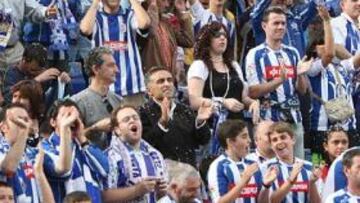 <b>INVASIÓN. </b>Más de medio millar de aficiondos albiazules arroparán a su equipo en el Vicente Calderón en el próximo compromiso del campeonato de Liga.