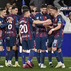 Escobar saca del descenso al Huesca