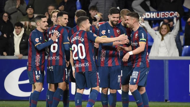 Escobar saca del descenso al Huesca