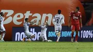 Futbol, Nublense vs Deportes Limache
2da fecha, campeonato nacional 2025.
El Equipo de Limache, celebra el gol durante el partido realizado en el estadio Nelson Oyarzun de Chillan, Chile.
22/02/2025
Mauricio Ulloa/Photosport
Football, Nublense vs Deportes Limache
2nd round, 2025 national championship.
The Limache Team celebrates the goal during the match held at the Nelson Oyarzun stadium in Chillan, Chile.
02/22/2025
Mauricio Ulloa/Photosport