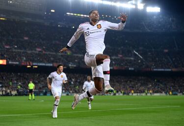 Remontó el Manchester United el gol de Marcos Alonso. Los jugadores del equipo Red Devil celebran el autogol de Koundé que les ponía por delante en el marcador.