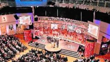 <b>MOMENTO HISTÓRICO. </b>Discurso de Ferrándiz (traducido por Walter Szczerbiak) en el Hall of Fame.