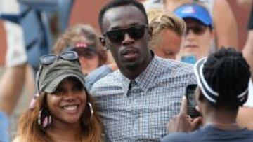 Venus Williams toma una foto a Usain Bolt y Lyndrea Price en el Open USA.