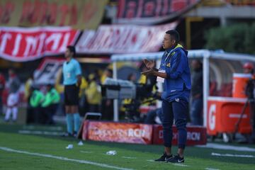 Es el segundo técnico que lleva más tiempo en un club del FPC actualmente. Este año dirigirá su tercera temporada. Por ahora no tiene títulos.