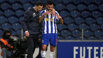 Jes&uacute;s Corona durante un partido de Cruz Azul