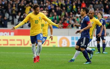 El 14 de octubre de 2014 Brasil y Japón jugaron un amistoso en el Estadio Pierre-Mauroy en Lille, Francia y el brasileño anotó 4 goles a la selección nipona, el primero de ellos de penalti.