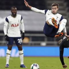 El Valencia prioriza el fichaje de un pivote a otras posiciones