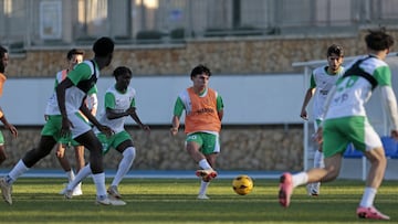 Los jugadores del V Tryout de FutbolJobs, en acción.