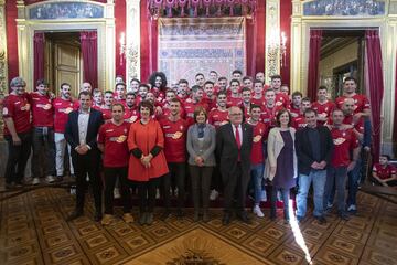 Los jugadores de Osasuna en el Palacio del Gobierno de Navarra.