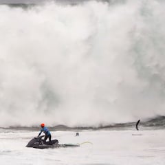 La mejor edición de La Vaca Gigante: Santander, capital de las olas gigantes
