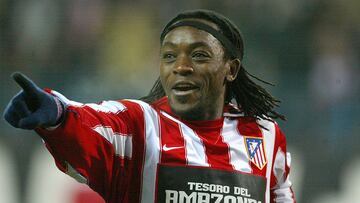Atletico Madrid's Kiki Musampa celebrates after scoring against Racing Santander during their Spanish first division soccer match at Madrid's Vicente Calderon stadium December 20, 2003.
REUTERS/Victor Fraile