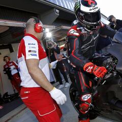 La era Lorenzo-Ducati arrancó a las 10:00 en el Ricardo Tormo