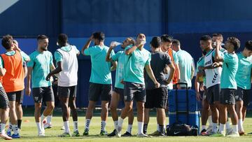 Genaro, segundo por la izquierda.