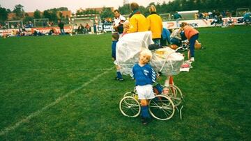 ¿Quién es este antiguo objetivo blanco que atraviesa un bache?